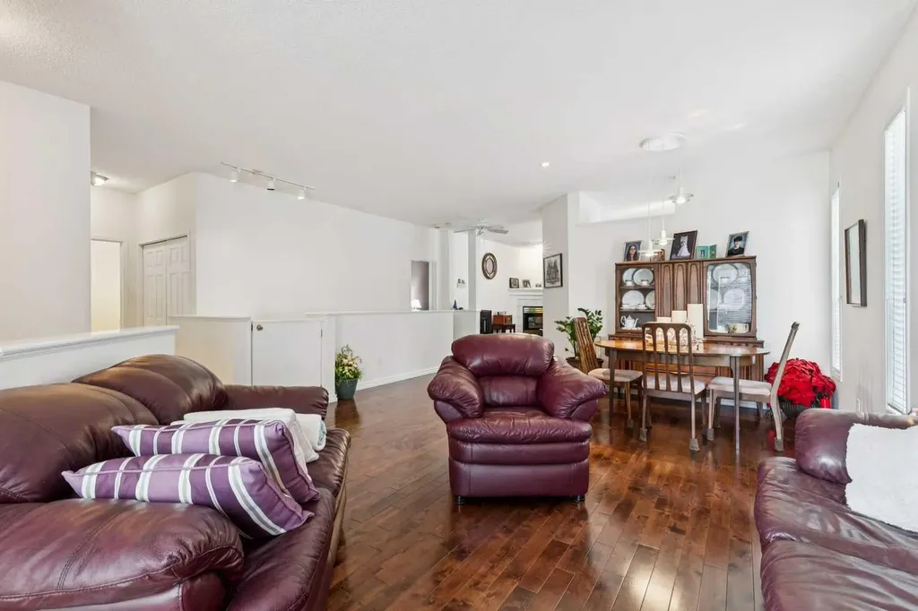2634 Signal Hill Heights SW Calgary AB T3H 3P3