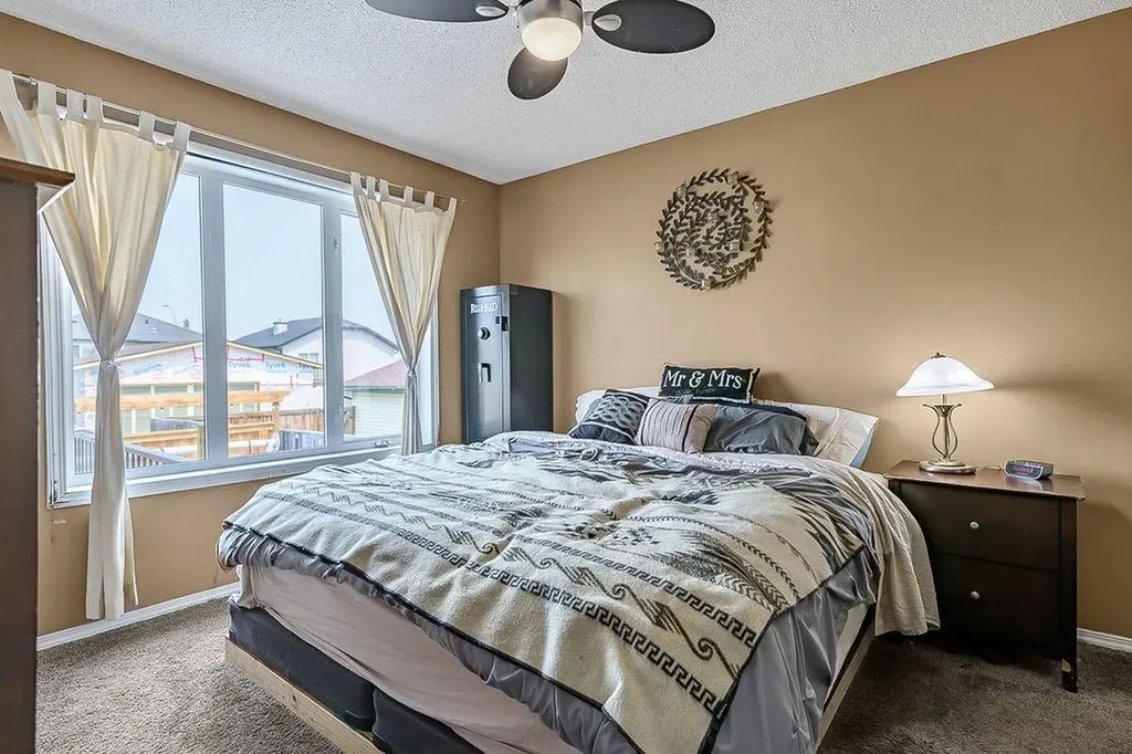 2004 4 Avenue SE High River AB T1V 1Z3