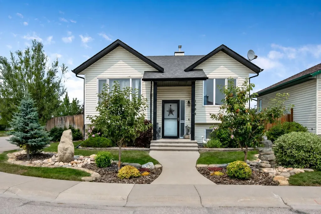 2004 4 Avenue SE High River AB T1V 1Z3