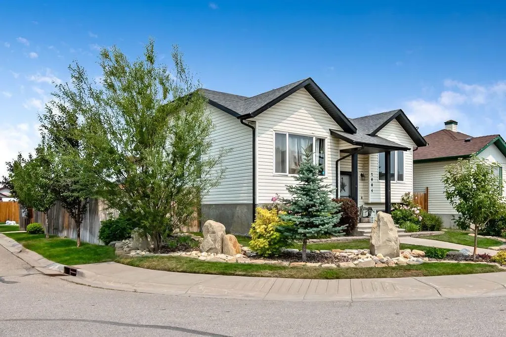 2004 4 Avenue SE High River AB T1V 1Z3