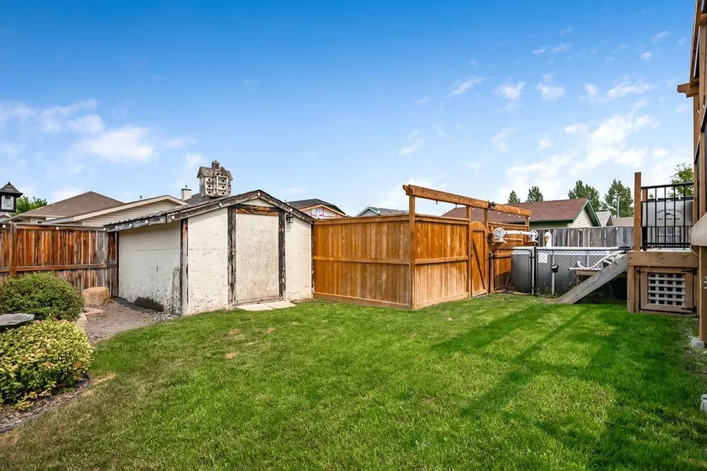 2004 4 Avenue SE High River AB T1V 1Z3