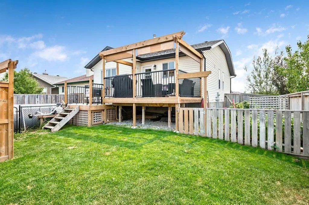 2004 4 Avenue SE High River AB T1V 1Z3