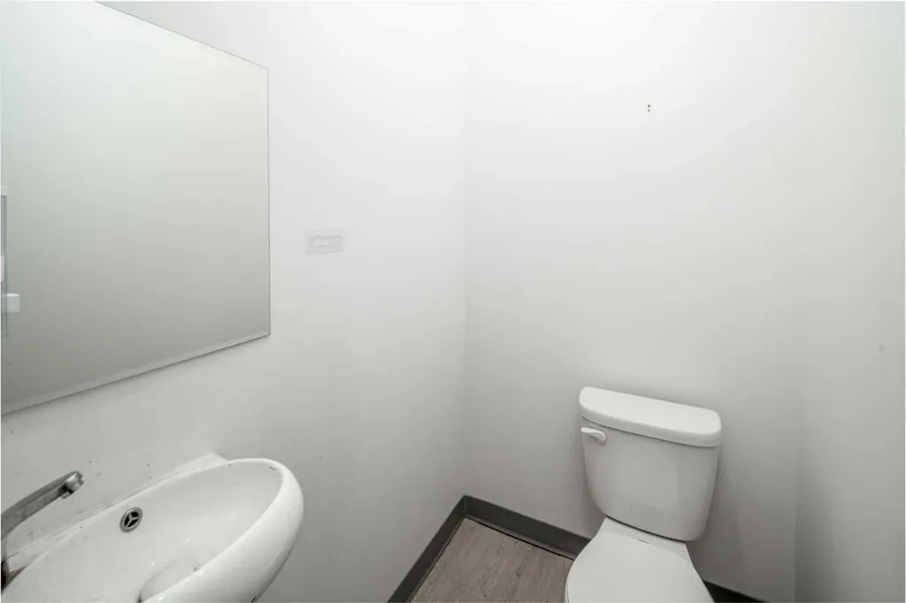 2 Royal Vista Link NW Calgary AB T3R 1T9