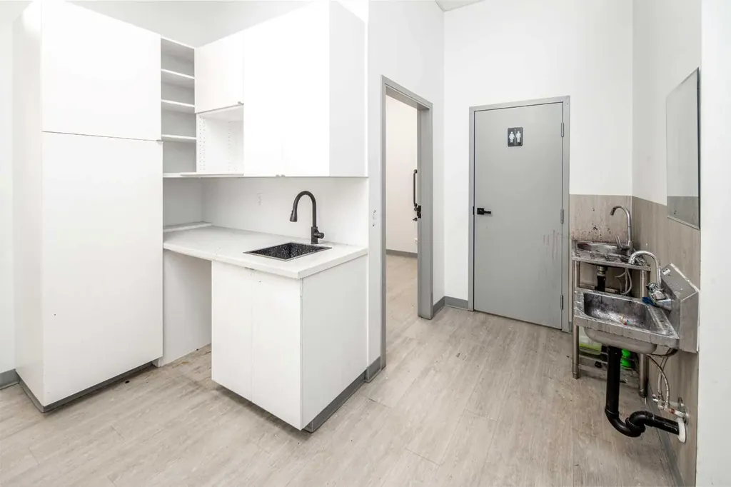 2 Royal Vista Link NW Calgary AB T3R 1T9