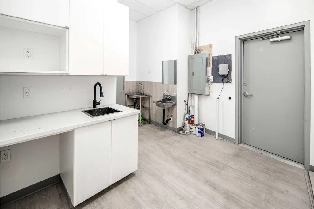 2 Royal Vista Link NW Calgary AB T3R 1T9
