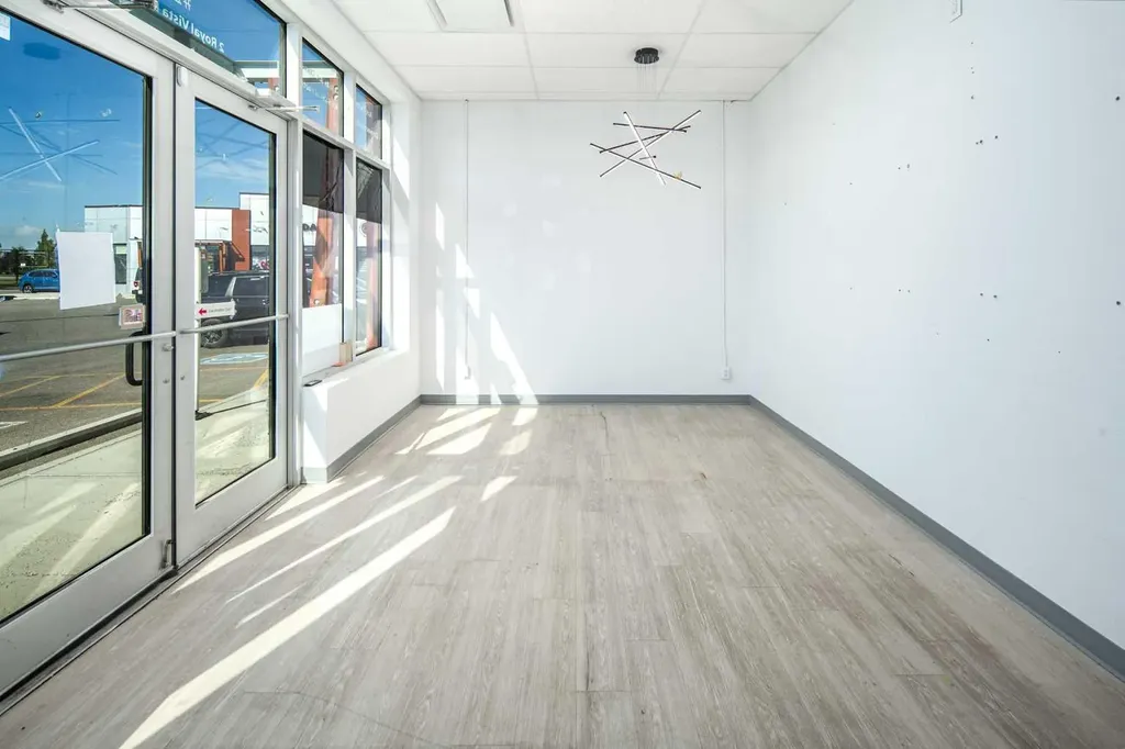 2 Royal Vista Link NW Calgary AB T3R 1T9