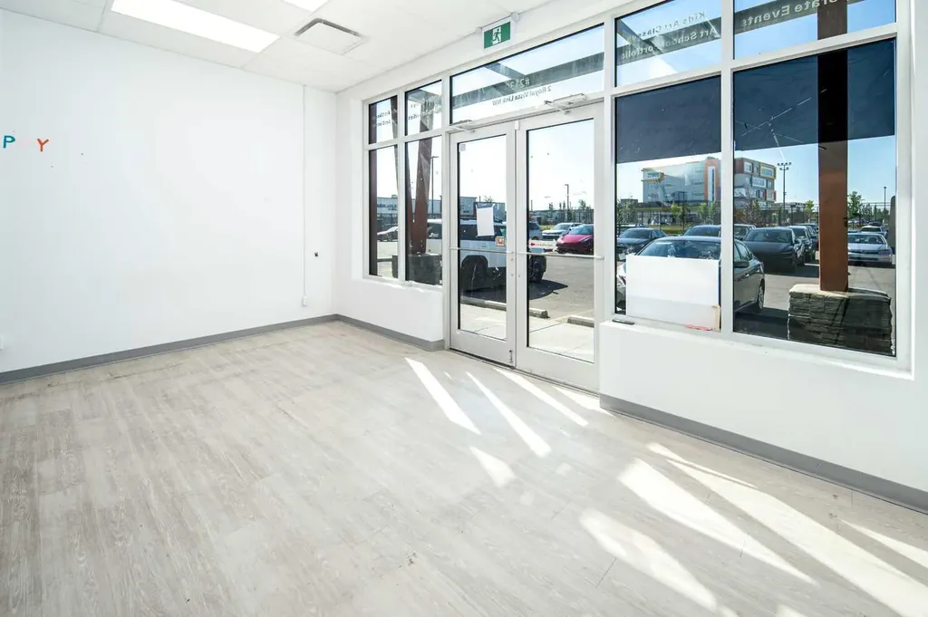 2 Royal Vista Link NW Calgary AB T3R 1T9