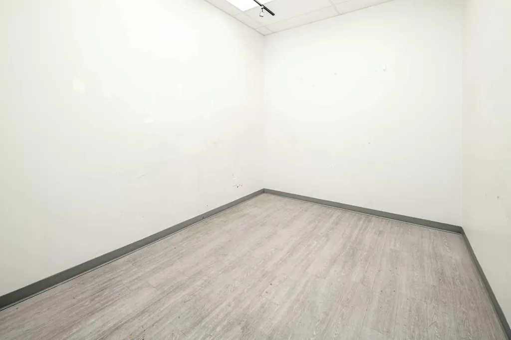 2 Royal Vista Link NW Calgary AB T3R 1T9