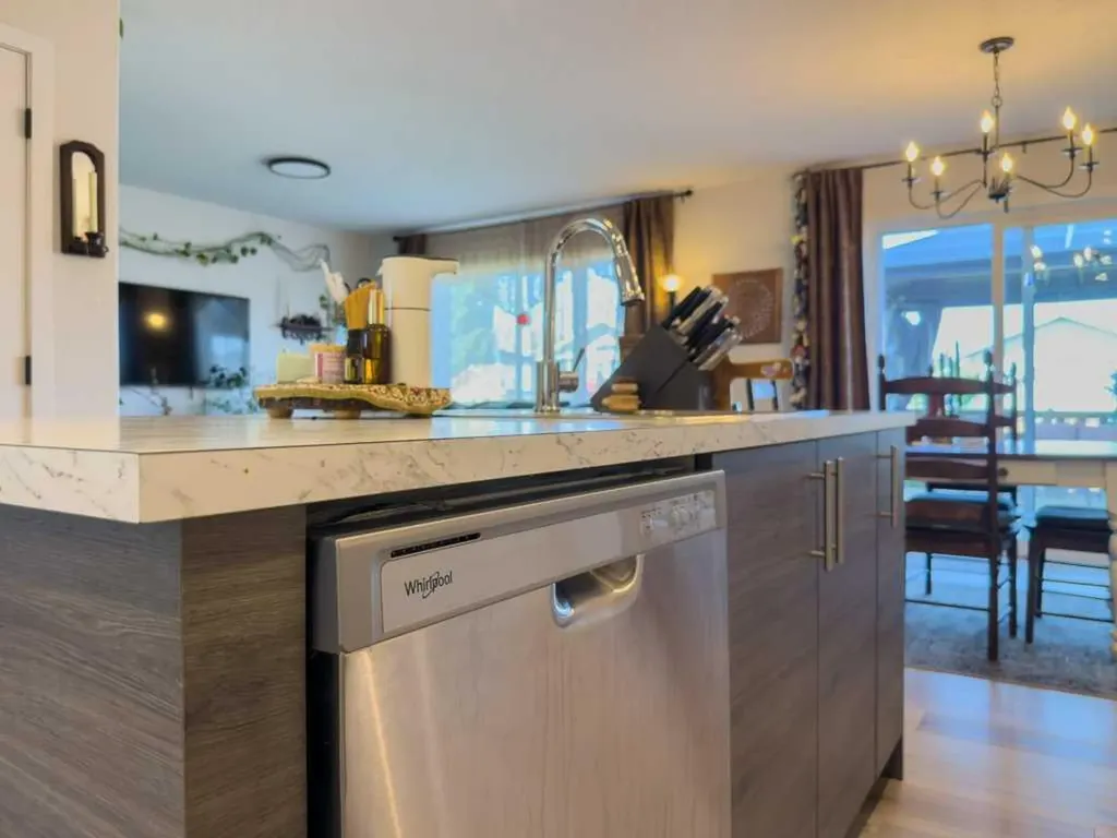 4414 53 Street Rocky Mountain House AB T4T 0C3
