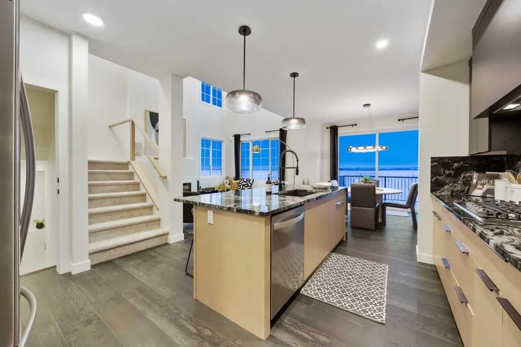 543 Lawthorn Way SE Airdrie AB T4A3N9