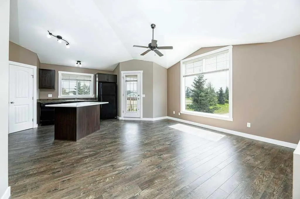 31 Jamieson Avenue Red Deer AB T4P 0J1