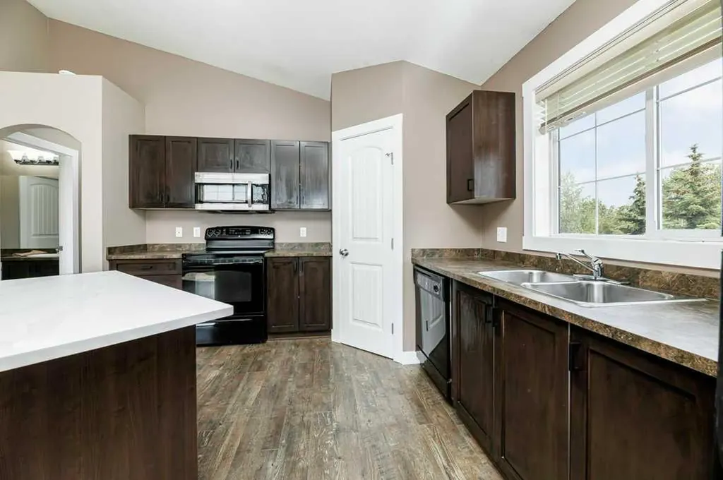 31 Jamieson Avenue Red Deer AB T4P 0J1