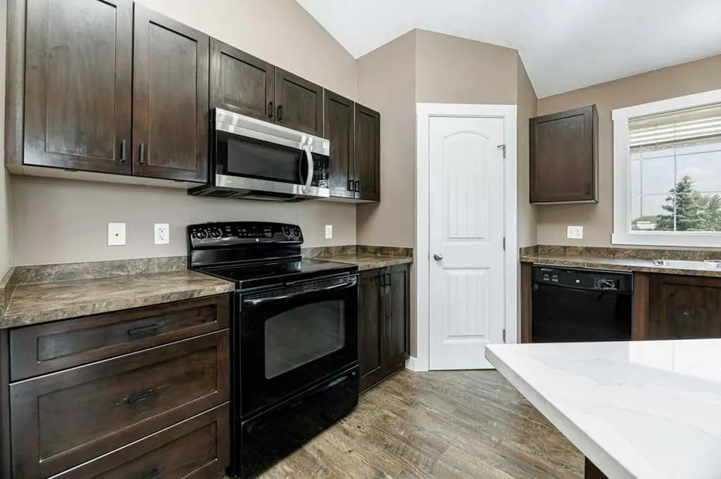 31 Jamieson Avenue Red Deer AB T4P 0J1