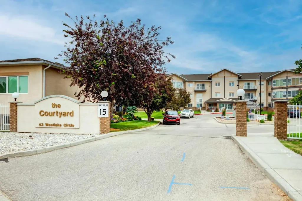 43 Westlake Circle Strathmore AB T1P 1T6