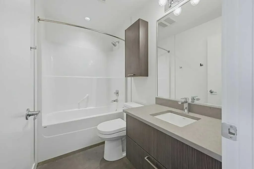 624 8 Avenue SE Calgary AB T2G 1S7