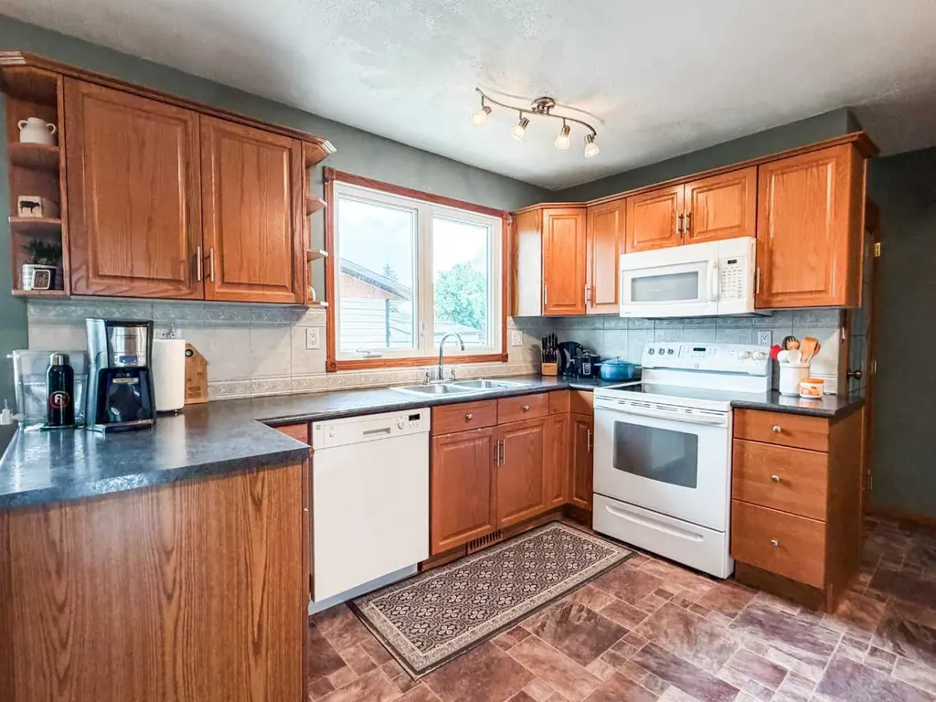 4113 60 Street Stettler AB T0C 2L1