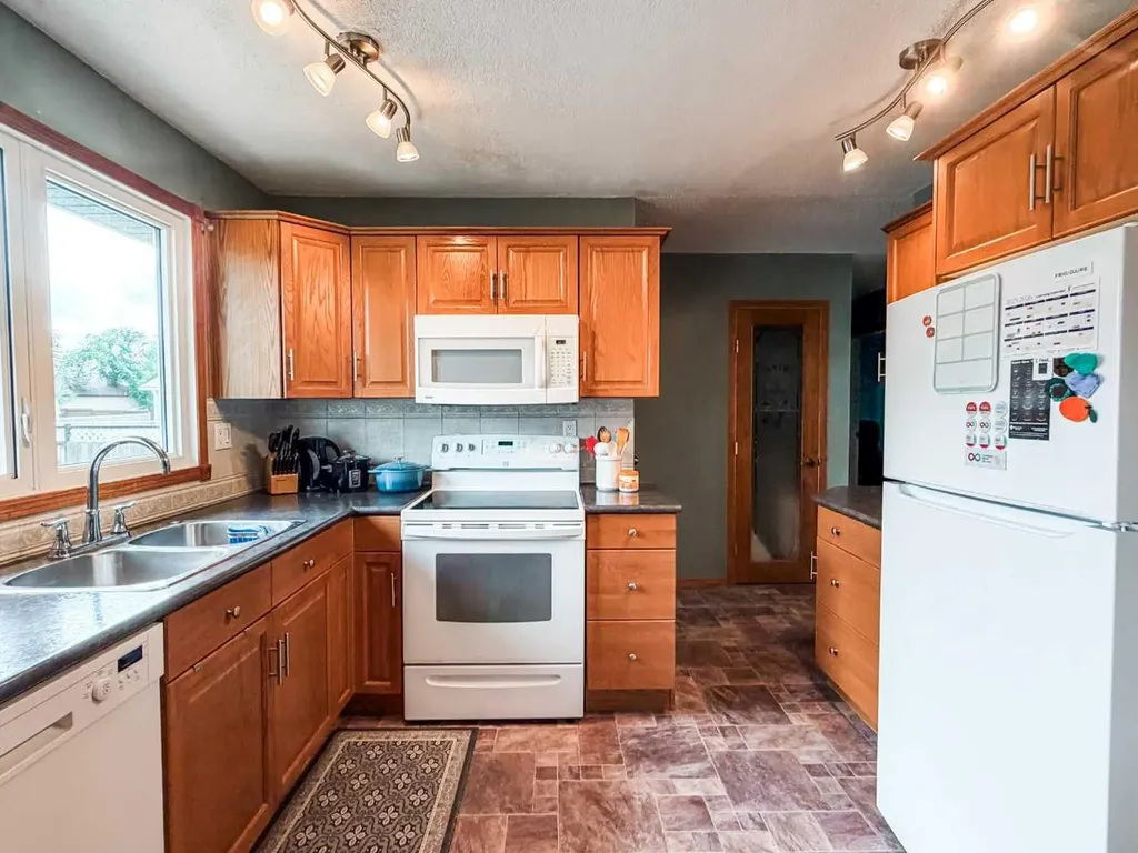 4113 60 Street Stettler AB T0C 2L1