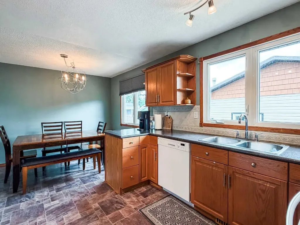 4113 60 Street Stettler AB T0C 2L1