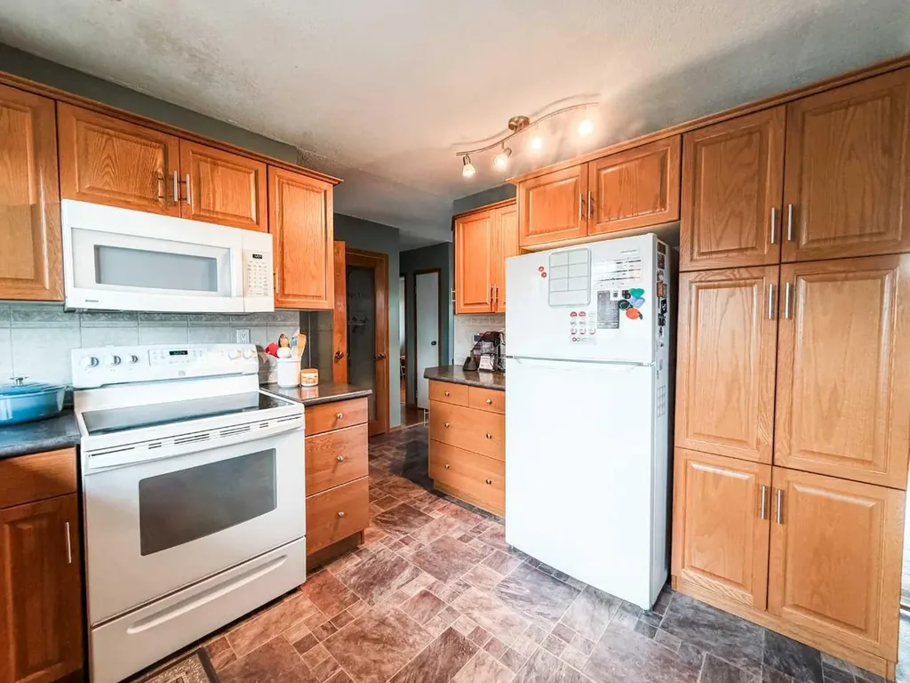 4113 60 Street Stettler AB T0C 2L1