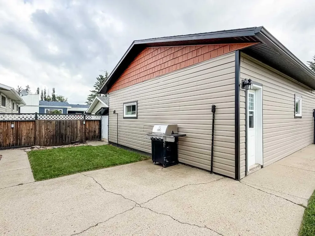 4113 60 Street Stettler AB T0C 2L1