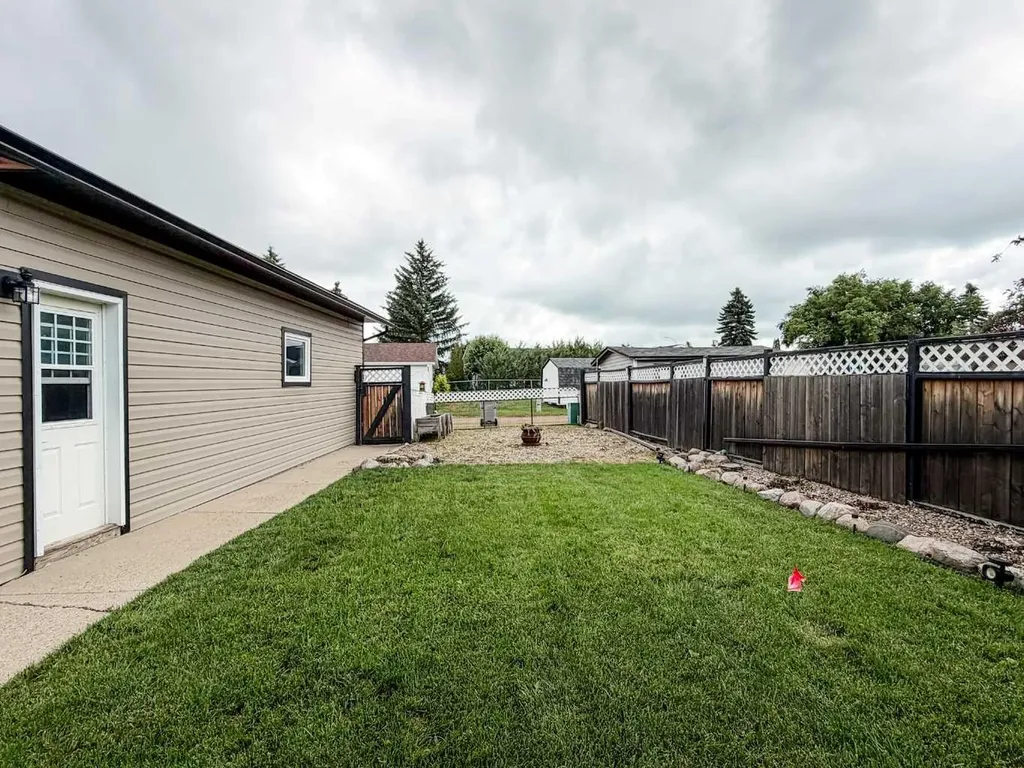 4113 60 Street Stettler AB T0C 2L1