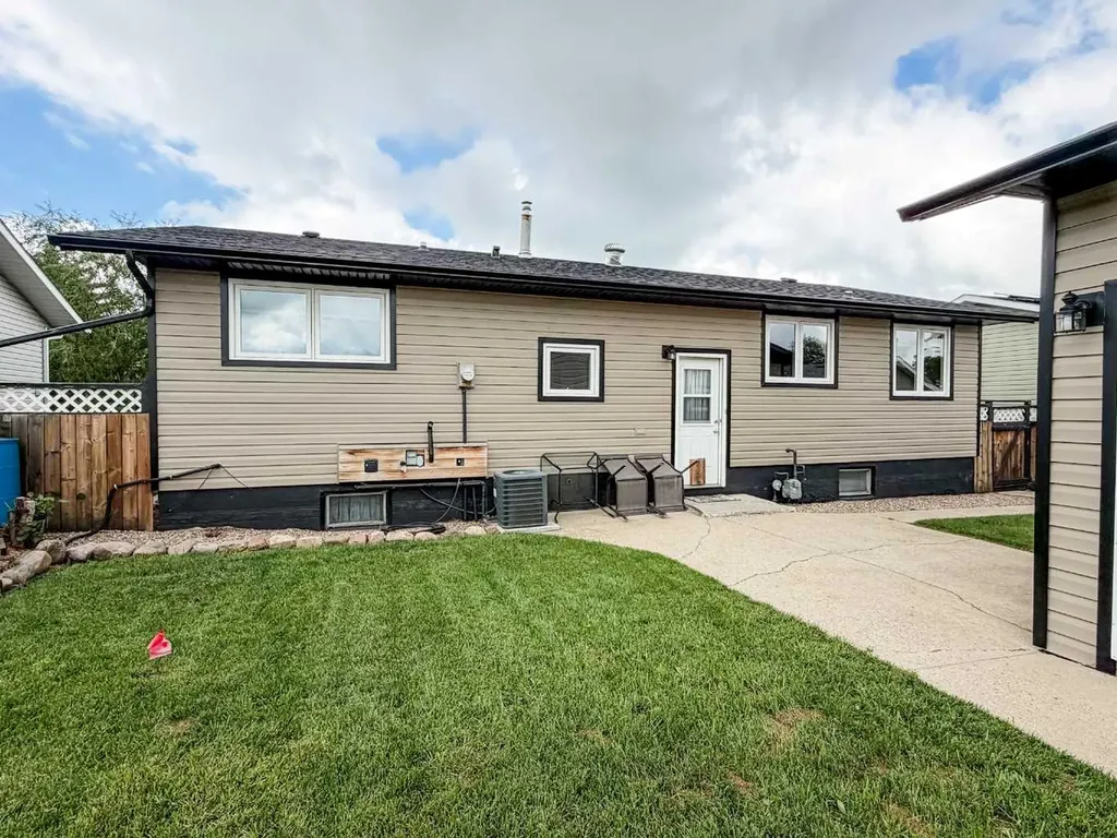 4113 60 Street Stettler AB T0C 2L1