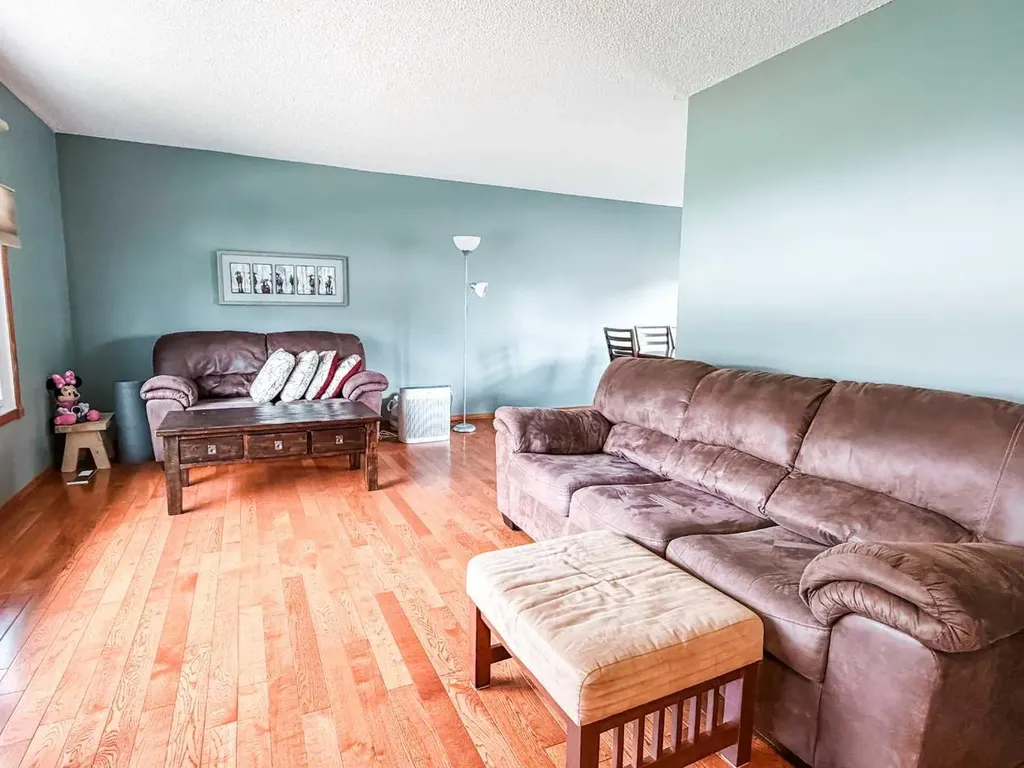 4113 60 Street Stettler AB T0C 2L1