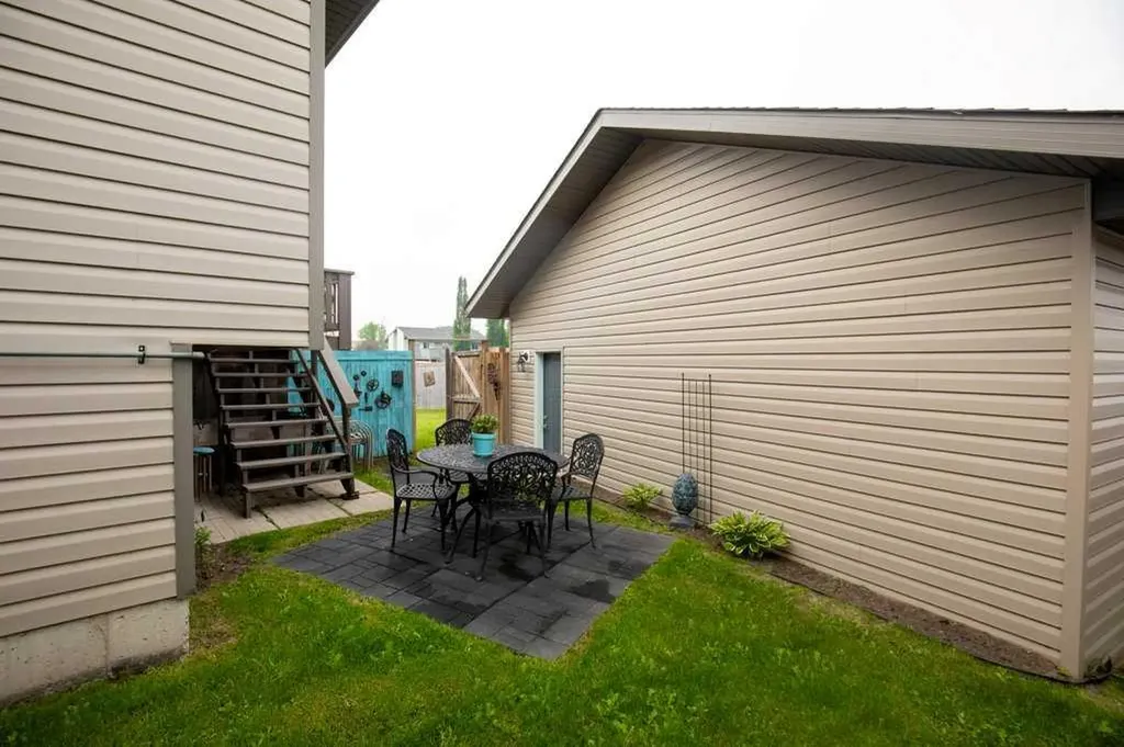 10 Hansen Close Sylvan Lake AB T4S 2P1
