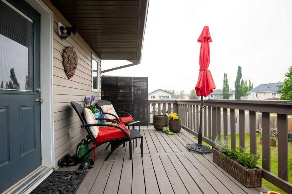 10 Hansen Close Sylvan Lake AB T4S 2P1