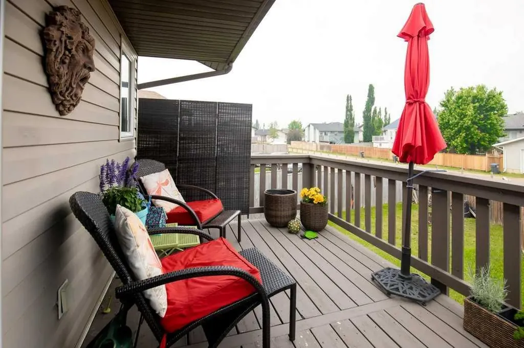 10 Hansen Close Sylvan Lake AB T4S 2P1