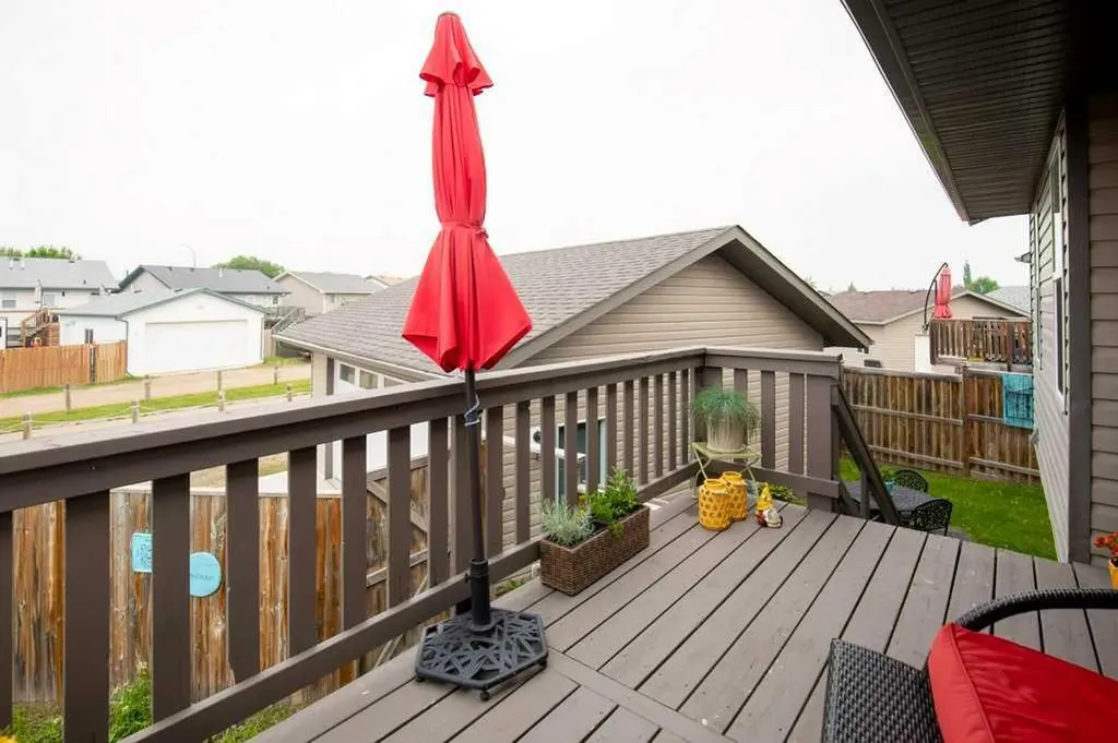 10 Hansen Close Sylvan Lake AB T4S 2P1