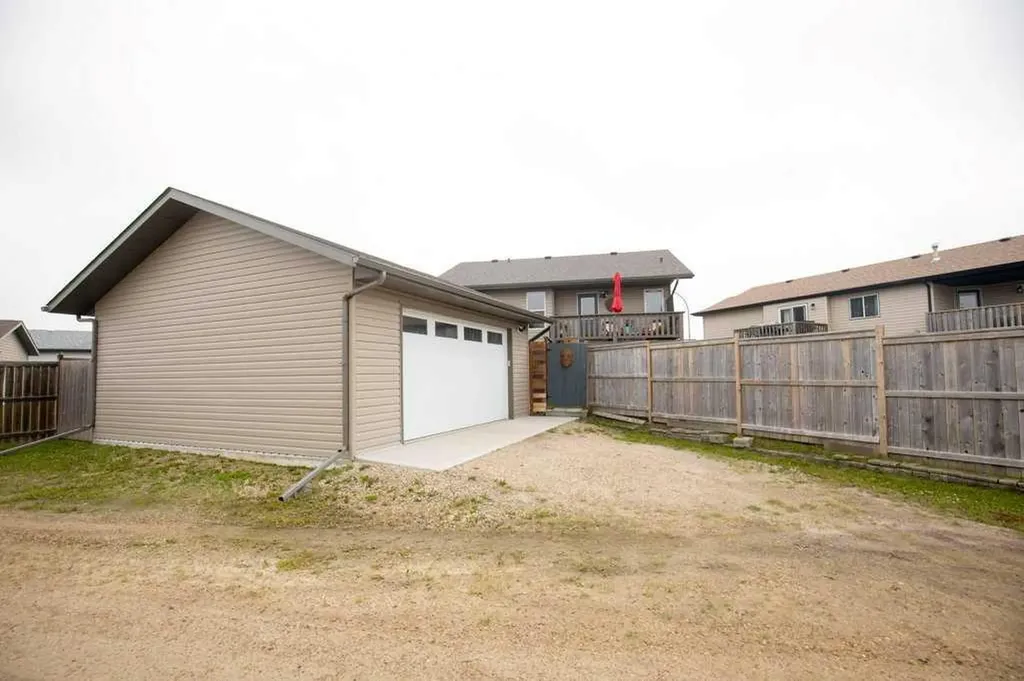 10 Hansen Close Sylvan Lake AB T4S 2P1