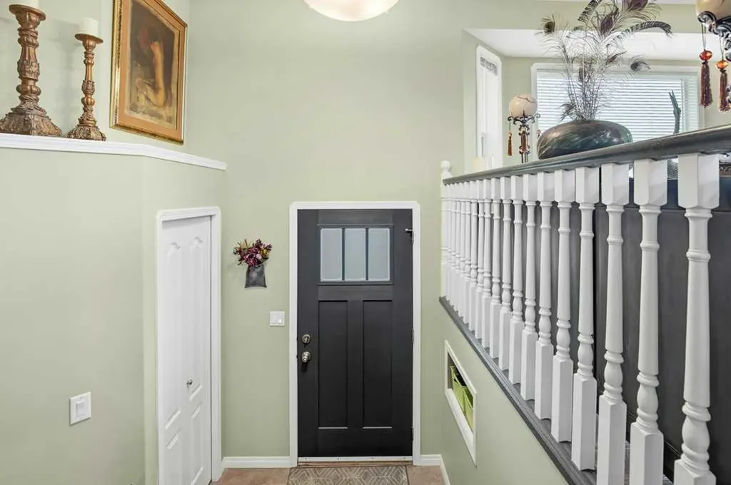 10 Hansen Close Sylvan Lake AB T4S 2P1