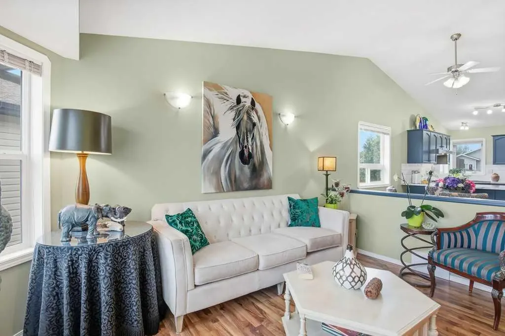 10 Hansen Close Sylvan Lake AB T4S 2P1