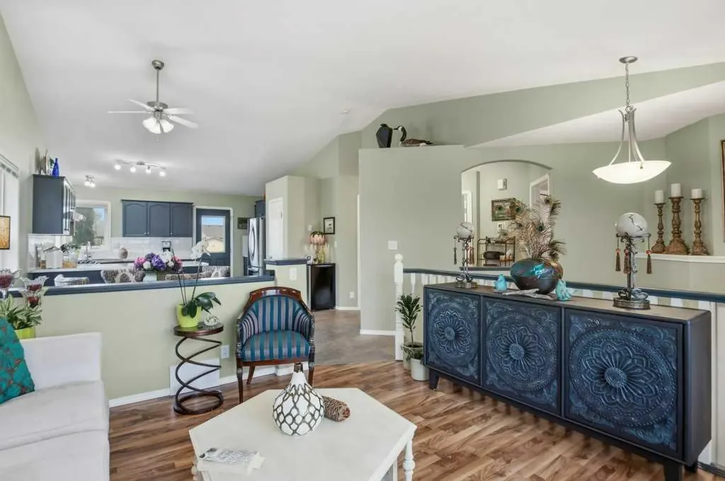 10 Hansen Close Sylvan Lake AB T4S 2P1