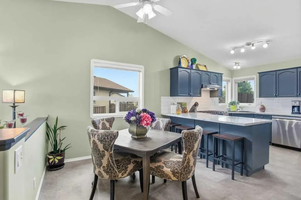10 Hansen Close Sylvan Lake AB T4S 2P1