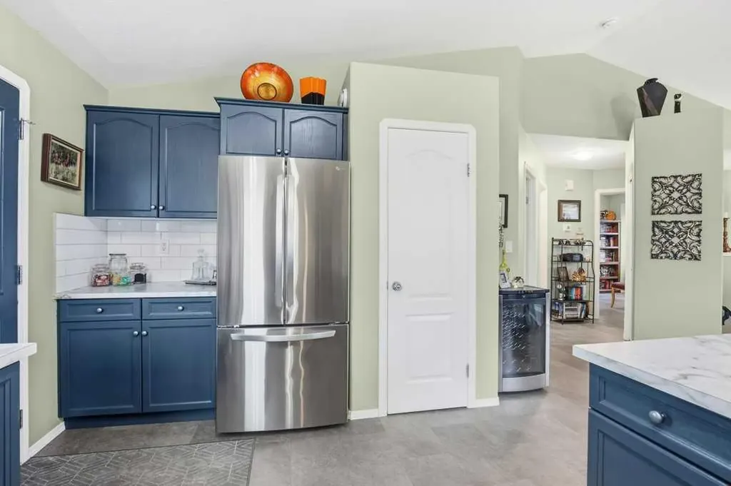 10 Hansen Close Sylvan Lake AB T4S 2P1