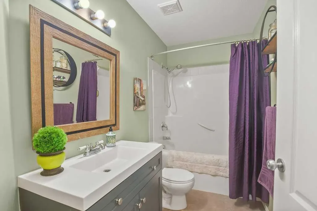 10 Hansen Close Sylvan Lake AB T4S 2P1