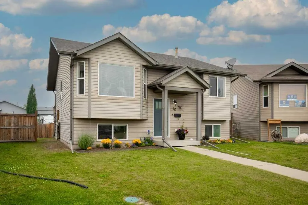 10 Hansen Close Sylvan Lake AB T4S 2P1