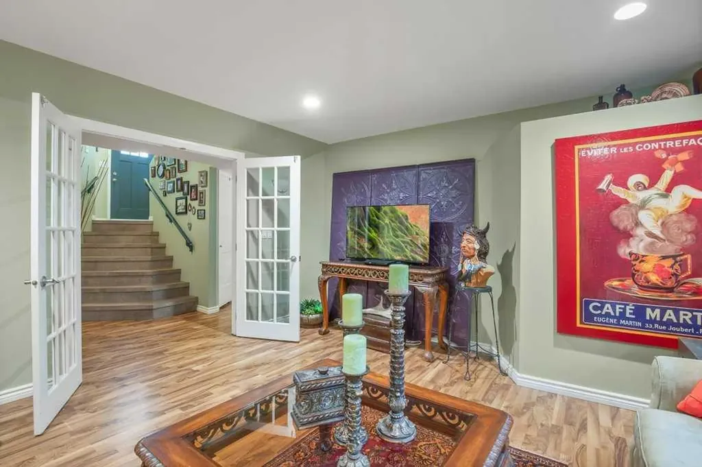 10 Hansen Close Sylvan Lake AB T4S 2P1
