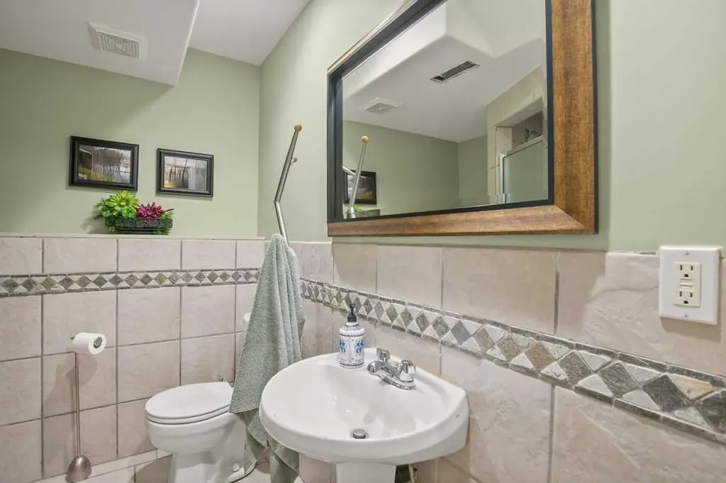 10 Hansen Close Sylvan Lake AB T4S 2P1