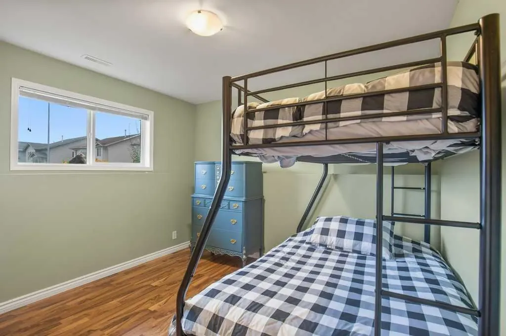 10 Hansen Close Sylvan Lake AB T4S 2P1