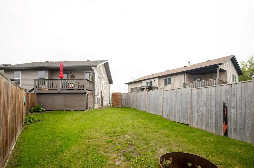 10 Hansen Close Sylvan Lake AB T4S 2P1