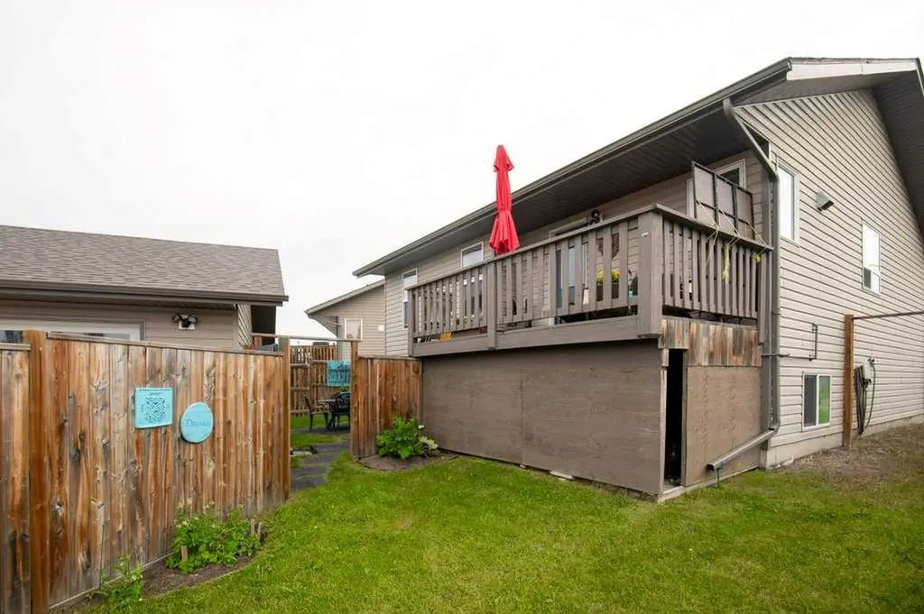 10 Hansen Close Sylvan Lake AB T4S 2P1