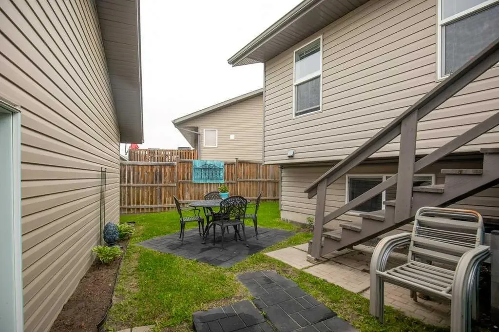 10 Hansen Close Sylvan Lake AB T4S 2P1
