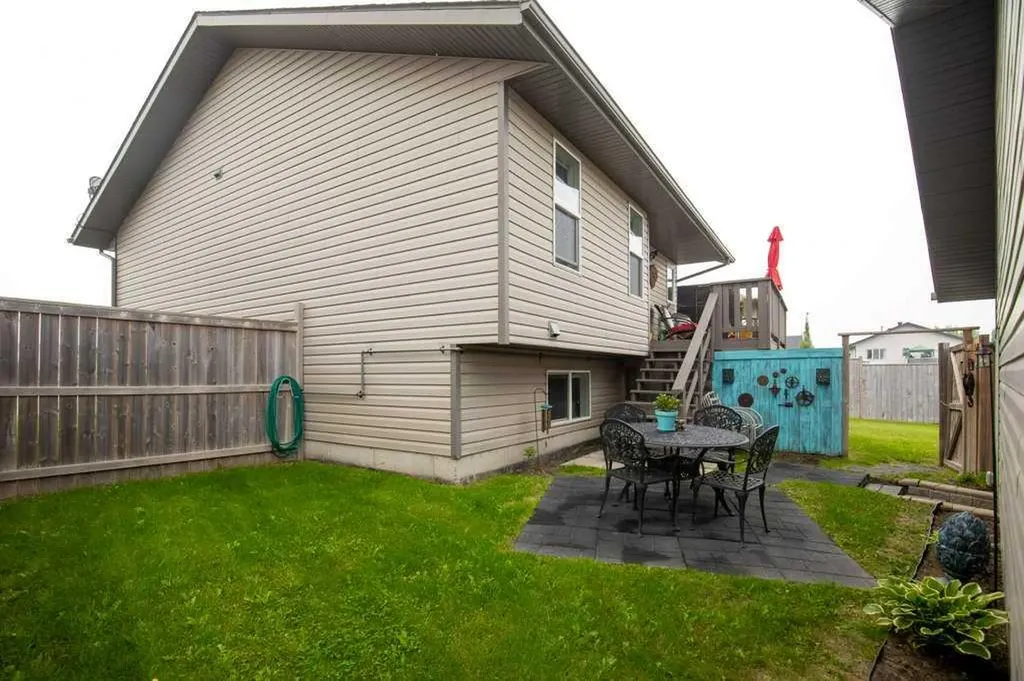 10 Hansen Close Sylvan Lake AB T4S 2P1