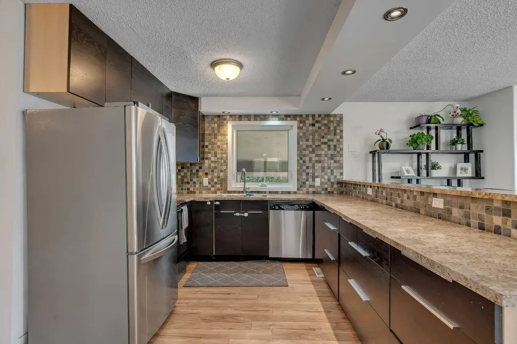 6608 Bowwood Drive NW Calgary AB T3B 2G9