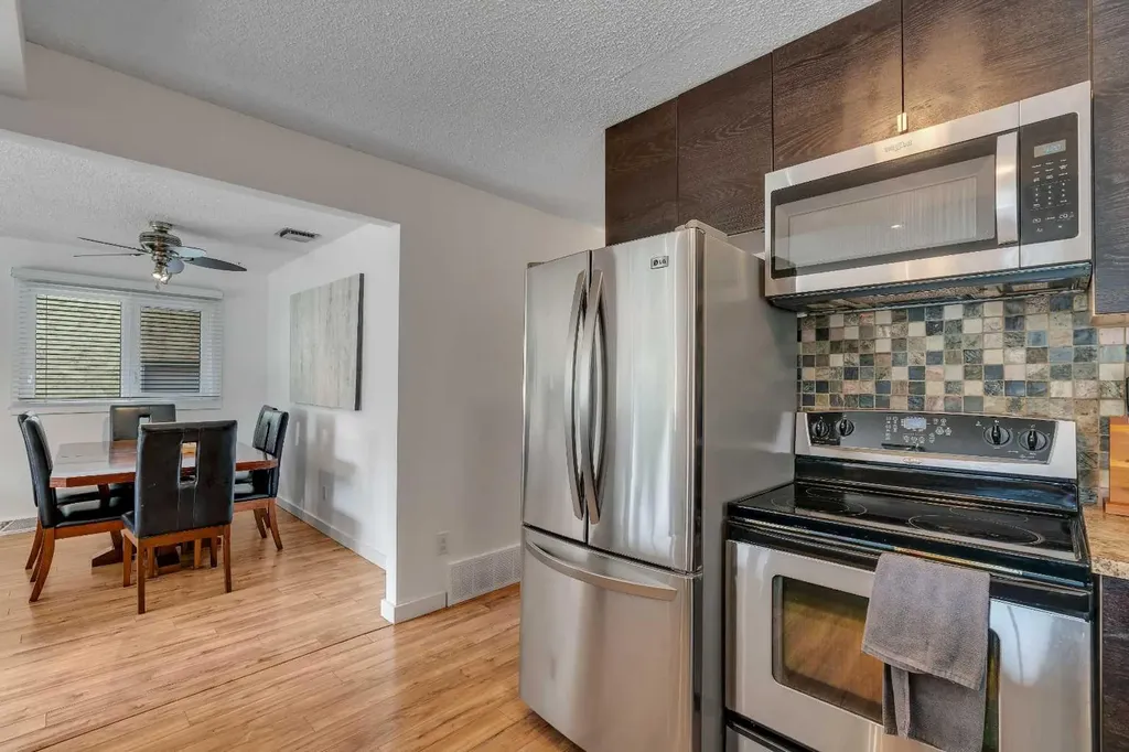 6608 Bowwood Drive NW Calgary AB T3B 2G9