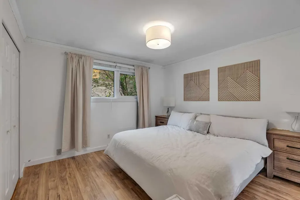6608 Bowwood Drive NW Calgary AB T3B 2G9