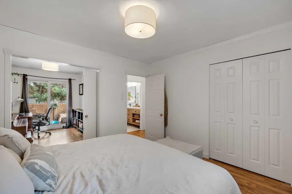 6608 Bowwood Drive NW Calgary AB T3B 2G9